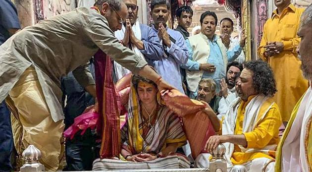 Congress General Secretary UP-East Priyanka Gandhi Vadra paying obeisance at Kashi Vishwanath Temple, in Varanasi.(PTI) Congress General Secretary UP-East Priyanka Gandhi Vadra paying obeisance at Kashi Vishwanath Temple, in Varanasi.(PTI)