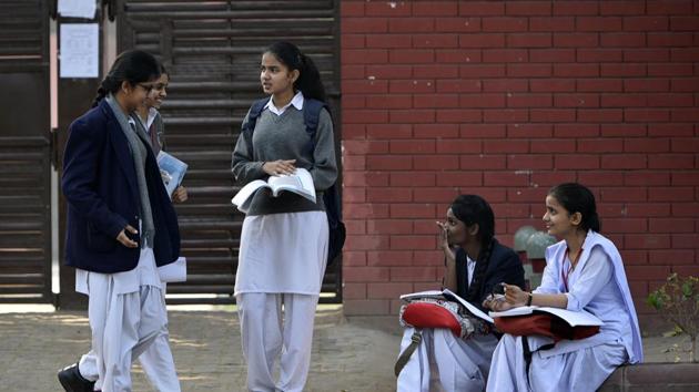 Students seen doing their last-minute revision ahead of the Physics exam for 12th standard Central Board of Secondary Education (CBSE) board at Mandi House in New Delhi on March 5, 2019. (Biplov Bhuyan/HT file) Students seen doing their last-minute revision ahead of the Physics exam for 12th standard Central Board of Secondary Education (CBSE) board at Mandi House in New Delhi on March 5, 2019. (Biplov Bhuyan/HT file)