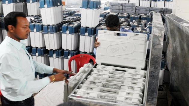 Electronic voting machine (EVM) and VV-PAT being arranged for the Lok Sabha election at a strong room.(Diwakar Prasad/ HT photo)