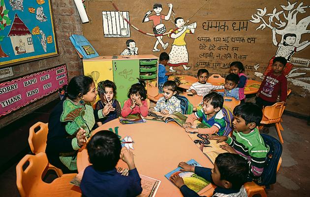 Students at Katha Khazana School at Kaljaji, New Delhi, in the middle of a storytelling session.(Burhaan Kinu/HT PHOTO)