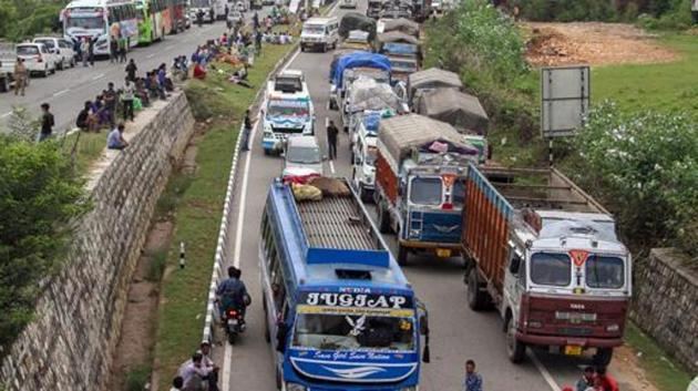 The government spokesperson said in view of the large movement of security forces on the national highway during the Lok Sabha elections and the associated possibility of any fidayeen attack on security forces’ convoys, the state government had notified specific days in a week for the movement of forces between Srinagar and Jammu.(PTI PHOTO) The government spokesperson said in view of the large movement of security forces on the national highway during the Lok Sabha elections and the associated possibility of any fidayeen attack on security forces’ convoys, the state government had notified specific days in a week for the movement of forces between Srinagar and Jammu.(PTI PHOTO)