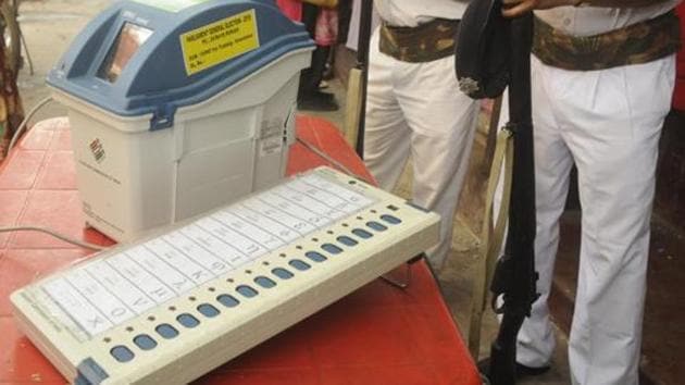 A committee appointed by the Election Commission to advise it has concluded that the verification of just 479 VVPATs and EVMs, out of a total of 10.35 lakh, “is sufficient to achieve a confidence level of 99.9936%”. (Samir Jana / Hindustan Times) A committee appointed by the Election Commission to advise it has concluded that the verification of just 479 VVPATs and EVMs, out of a total of 10.35 lakh, “is sufficient to achieve a confidence level of 99.9936%”. (Samir Jana / Hindustan Times)