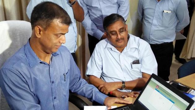 Bihar Board 10th Metric Result 2019: File photo of BSEB chairman Anand Kishor releasing results in Patna.(HT photo)