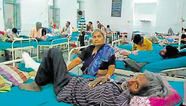 Patients at Government Doon Medical College Hospital in Dehradun. (HT Photo) Patients at Government Doon Medical College Hospital in Dehradun. (HT Photo)