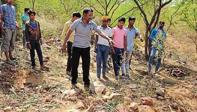 Residents point to the spot where the six-year-old boy’s mutilated body was found, in DLF Phase 1. Police said they had recreated the crime scene and a dog squad also visited the spot. (HT Photo) Residents point to the spot where the six-year-old boy’s mutilated body was found, in DLF Phase 1. Police said they had recreated the crime scene and a dog squad also visited the spot. (HT Photo)
