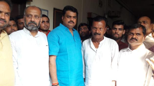 Rajan Tiwari (centre) had been lobbying for an RJD ticket from West Champaran.(Jai prakash/ HT photo)