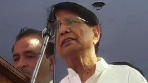 RLD chief Ajit Singh has mounted fresh attack on Prime Minister Narendra Modi alleging that he makes incorrect claims about the achievements of the BJP-led government.(ANI) RLD chief Ajit Singh has mounted fresh attack on Prime Minister Narendra Modi alleging that he makes incorrect claims about the achievements of the BJP-led government.(ANI)