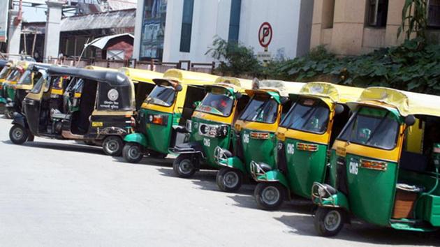 The hike in CNG and PNG prices will have a marginal impact of Rs 0.06 a km and Rs 0.07 a km on the per-km running cost of autos and taxis, respectively.(HT Photo) The hike in CNG and PNG prices will have a marginal impact of Rs 0.06 a km and Rs 0.07 a km on the per-km running cost of autos and taxis, respectively.(HT Photo)