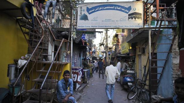 A view of a Harijan Basti near Mehar Chand market at Lodhi Road. Over the years, some of the Harijan Bastis have seen migration from other castes too. At this basti, currently stuck in a legal dispute for alleged encroachment, half the residents, including the person they call their pradhaan (chief) are Muslims. (Burhaan Kinu / HT Photo)
