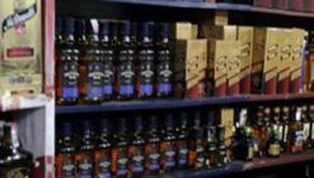 The district administration and elections officials in neighbouring districts would also be asked to remain alert and prevent the smuggling and distribution of liquor as well as money(HT Photo)