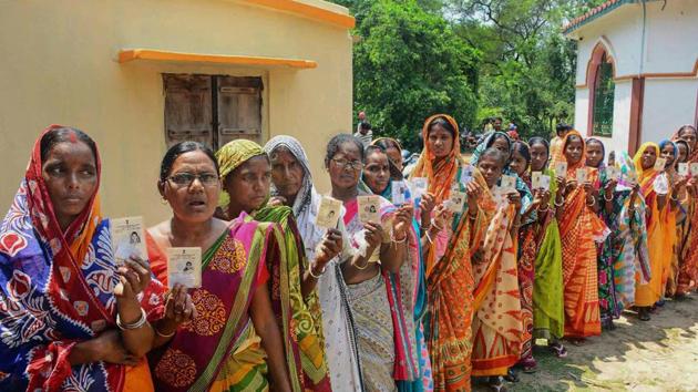 West Midnapore: Women stand in a queue to cast their vote for Panchayat election at a polling station in West Midnapore district of West Bengal on Monday.( PTI Photo) (PTI5_14_2018_000036B)(PTI)