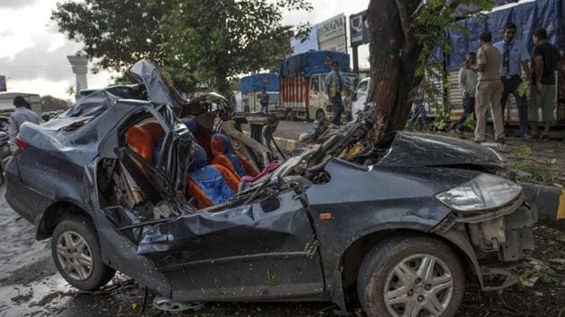 Five people, aged between 20 and 24 years, were killed in a road accident on the WEH in 2016. According to the report, 82% of victims of fatal accidents in Mumbai belong to this age group.(HT File) Five people, aged between 20 and 24 years, were killed in a road accident on the WEH in 2016. According to the report, 82% of victims of fatal accidents in Mumbai belong to this age group.(HT File)