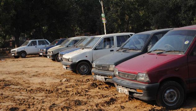 An analysis of car robberies reported in Delhi between January 2017 and August 2018 showed that guns were used to threaten drivers in half of these incidents. (HT Photo) An analysis of car robberies reported in Delhi between January 2017 and August 2018 showed that guns were used to threaten drivers in half of these incidents. (HT Photo)