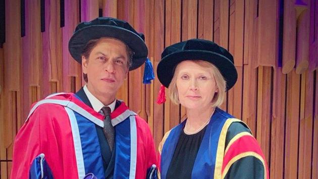 This is the third honorary degree that SRK has received in the UK. This is the third honorary degree that SRK has received in the UK.