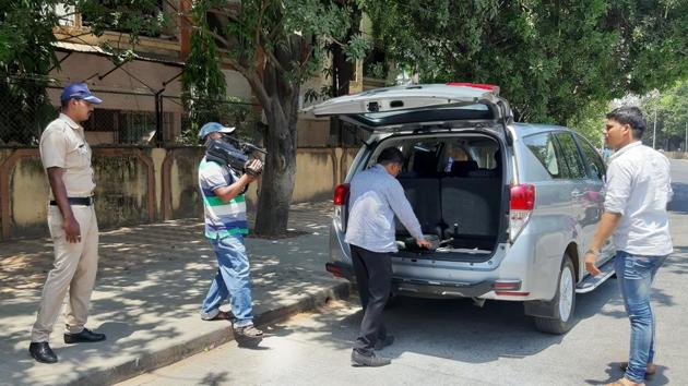 Election commission team checks vehicles on the background of Lok Sabha elections. (RAHUL RAUT/HT PHOTO) 