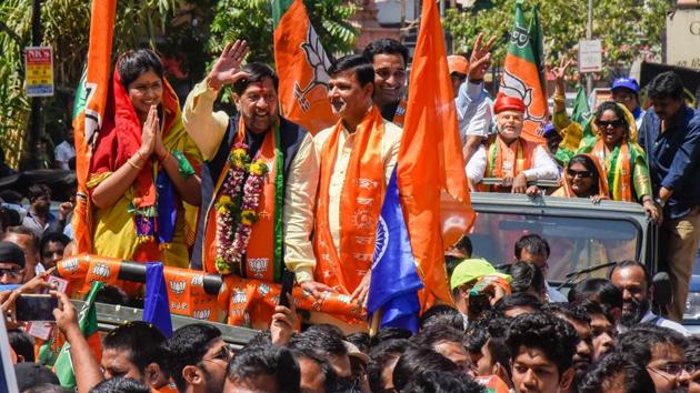While Congress chose Mohan Joshi as its Pune face on Monday midnight, Bharatiya Janata Party (BJP) candidate Girish Bapat (centre) and Kanchan Kul (left), BJP candidate from Baramati, have already started electioneering in the city on Tuesday. (SANKET WANKHADE/HT PHOTO) 
