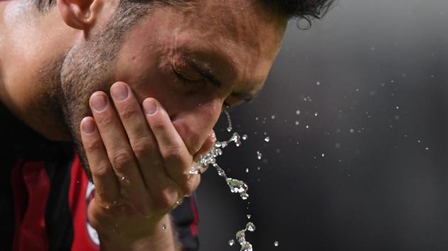 AC Milan's Hakan Calhanoglu during the match with Udinese at San Siro Stadium in Milan, Italy. (Daniele Mascolo / REUTERS) AC Milan's Hakan Calhanoglu during the match with Udinese at San Siro Stadium in Milan, Italy. (Daniele Mascolo / REUTERS)