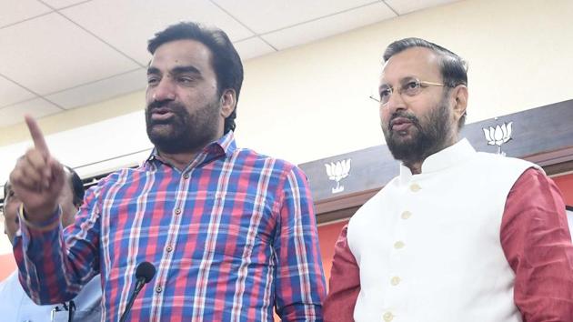 Rashtriya Loktantrik Party MLA from Khinvsar, Hanuman Beniwal announced an alliance with the BJP for the LS polls, April 4, 2019.(HT Photo)