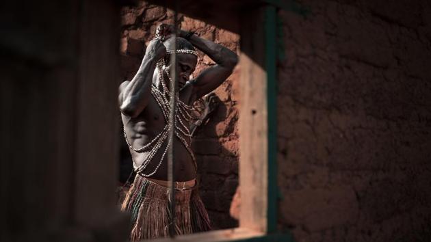 A Broto dancer prepares himself in a disused house of Bambari, in the centre of Central African Republic, before performing. The Broto, belonging to the Banda ethnic group, are known for their traditional dances accompanied by heavy horns made of tree roots. Today this tradition falls into disuse and its history is now forgotten by the new generations. (Florent Vergnes / AFP) A Broto dancer prepares himself in a disused house of Bambari, in the centre of Central African Republic, before performing. The Broto, belonging to the Banda ethnic group, are known for their traditional dances accompanied by heavy horns made of tree roots. Today this tradition falls into disuse and its history is now forgotten by the new generations. (Florent Vergnes / AFP)