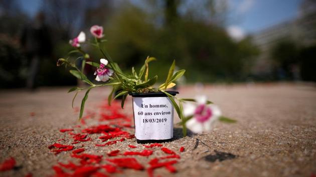 A pot of flowers in tribute to an unknown homeless man who died in a street last March 18 is seen during a ceremony staged by the “Collectif Les Morts de la rue” (Collective of Street Deaths) to pay respect to the 566 homeless people who died last year on French streets, in Paris, France. (Christian Hartmann / REUTERS) A pot of flowers in tribute to an unknown homeless man who died in a street last March 18 is seen during a ceremony staged by the “Collectif Les Morts de la rue” (Collective of Street Deaths) to pay respect to the 566 homeless people who died last year on French streets, in Paris, France. (Christian Hartmann / REUTERS)