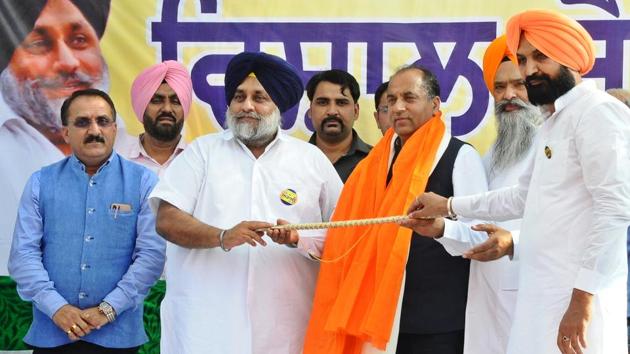 Sukhbir Badal addressed rallies in Chamkaur Sahib, Kharar and Mohali in support of party candidate from Anandpur Sahib, Prem Singh Chandumajra, on Saturday.(HT Photo)