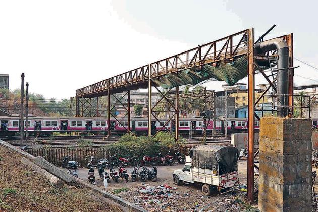 The water pipeline passes over the tracks and crosses the service road parallel to the tracks on the west side of Kopar station. Hundreds of trains pass under the bridge every day.(Ht Photo) The water pipeline passes over the tracks and crosses the service road parallel to the tracks on the west side of Kopar station. Hundreds of trains pass under the bridge every day.(Ht Photo)