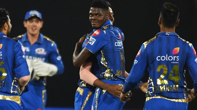 Mumbai Indians cricketer Alzarri Joseph (2ndR) celebrates with teammates after taking the wicket of Sunrisers Hyderabad batsman Vijay Shankar.(AFP)