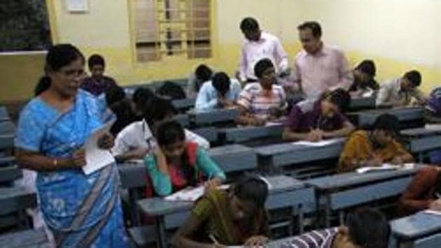 Bihar Board BSEB 10th Result Highlights: This year 16,60,609 students registered for the BSEB matric examination in the state, out of which 8,37,075 were girls and 8,23,534 were boys.(HT ffile)