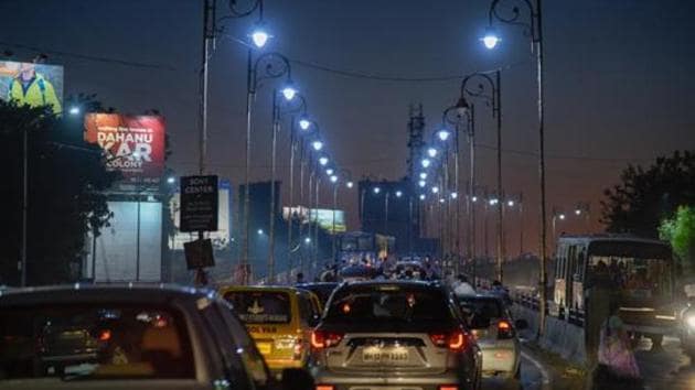 Road will pass through Vetal tekdi and will help decongest Law College road after completion. (Image for representational purpose)(HT/PHOTO) Road will pass through Vetal tekdi and will help decongest Law College road after completion. (Image for representational purpose)(HT/PHOTO)