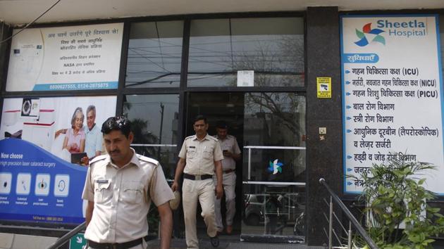A 25-year-old security guard of a private hospital was stabbed to death on early Friday morning allegedly by another security guard of the same hospital in Sector 9, said the police.(Yogendra Kumar/HT PHOTO) A 25-year-old security guard of a private hospital was stabbed to death on early Friday morning allegedly by another security guard of the same hospital in Sector 9, said the police.(Yogendra Kumar/HT PHOTO)