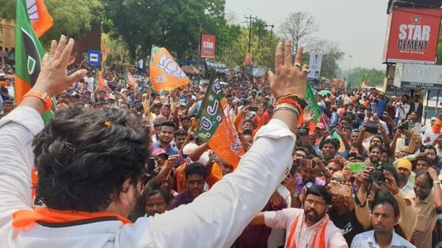 The median vote share of the Left and the BJP put together in all 42 parliamentary constituencies in the state was almost the same in 2009 (47%) and 2014 (47.8%). However, the distribution shifted discernibly in favour of the BJP in the 2014 elections. The median vote share of the Left and the BJP put together in all 42 parliamentary constituencies in the state was almost the same in 2009 (47%) and 2014 (47.8%). However, the distribution shifted discernibly in favour of the BJP in the 2014 elections.