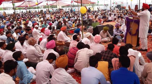 The dera followers on Sunday gathered in large numbers in Sangrur, Moga, Patiala, Bathinda and Barnala districts of the Malwa region to observe its 71st foundation day and 13th anniversary of Jaam-e-Insan.(HT Photo)