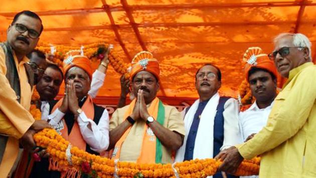 Chief minister Raghubar Das with BJP candidate for Palamu parliamentary constituency V D Ram with chief minister Raghubar Das during an election meeting in Daltonganj on Saturday (HT) Chief minister Raghubar Das with BJP candidate for Palamu parliamentary constituency V D Ram with chief minister Raghubar Das during an election meeting in Daltonganj on Saturday (HT)