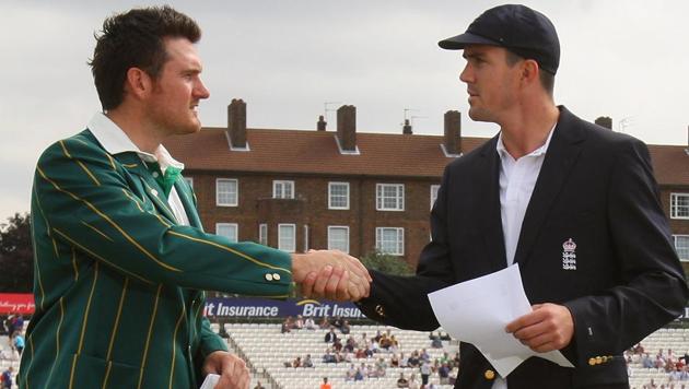 Captain Graeme Smith of South Africa and Kevin Pietersen of England shakes hands at the toss ahead of day 1 of the 4th Npower Test Match between England and South Africa at the Oval on August 7, 2008 in London, England. (Photo by Tom Shaw/Getty Images) (Getty Images) Captain Graeme Smith of South Africa and Kevin Pietersen of England shakes hands at the toss ahead of day 1 of the 4th Npower Test Match between England and South Africa at the Oval on August 7, 2008 in London, England. (Photo by Tom Shaw/Getty Images) (Getty Images)