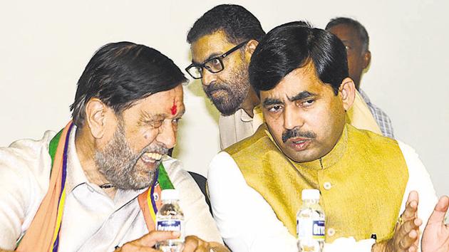 Shahnawaz Hussain, BJP national spokesperson, speaking to (left) Girish Bapat, BJP Lok Sabha candidate from Pune, at a campaign event organised at Azam campus on Saturday. (Shankar Narayan/HT PHOTO) Shahnawaz Hussain, BJP national spokesperson, speaking to (left) Girish Bapat, BJP Lok Sabha candidate from Pune, at a campaign event organised at Azam campus on Saturday. (Shankar Narayan/HT PHOTO)