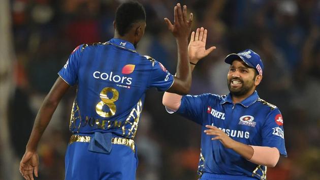 Mumbai Indians (MI) captain Rohit Sharma greets bowler Alzari Joseph.(PTI) Mumbai Indians (MI) captain Rohit Sharma greets bowler Alzari Joseph.(PTI)