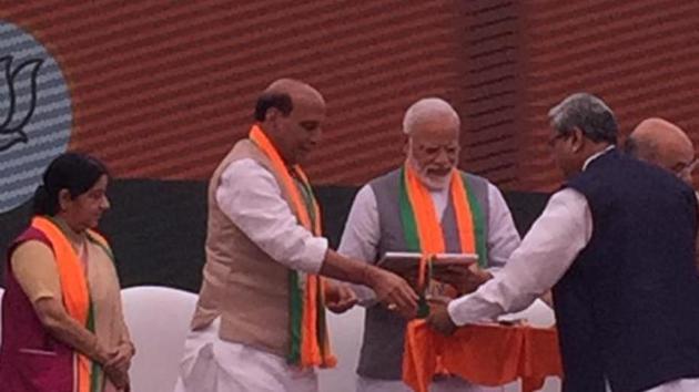 Prime Minister Modi releasing the BJP Sankalp Patra, the Lok Sabha poll manifesto. (HT photo) Prime Minister Modi releasing the BJP Sankalp Patra, the Lok Sabha poll manifesto. (HT photo)