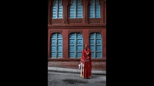 A woman stands outside the Rampuriya haveli. Such decay is not confined to Bikaner, with historic residences falling apart in other major Indian cities where the old quarters have been felled by rapid urban development. In India’s only UNESCO heritage listed city, Ahmedabad, efforts have been made to preserve the clusters of settlements identified as having huge historic value. (Chandan Khanna / AFP)