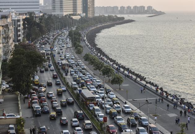 Experts said the rapid vehicle growth in the city reflected the lacunae in public transport systems and focus on car-centric infrastructure.(Kunal Patil/HT Photo)