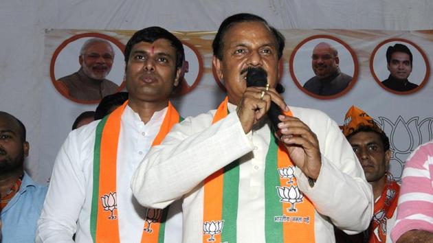 BJP’s Gautam Budh Nagar candidate Dr Mahesh Sharma at public meeting, at Sector 30, in Noida, on Sunday, April 07, 2019.(Sunil Ghosh / HT Photo)