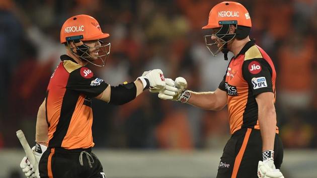 Sunrisers Hyderabad (SRH) batsman Jonny Bairstow and David Warner encourage each other.(PTI)
