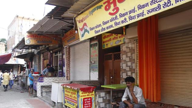 An FIR was registered based on a video, shared multiple times on social media, in which members affiliated to a right-wing group could be seen pulling down shutters and demanding closure of meat shops in Dundahera near Udyog Vihar.(Yogendra Kumar/HT File PHOTO) An FIR was registered based on a video, shared multiple times on social media, in which members affiliated to a right-wing group could be seen pulling down shutters and demanding closure of meat shops in Dundahera near Udyog Vihar.(Yogendra Kumar/HT File PHOTO)