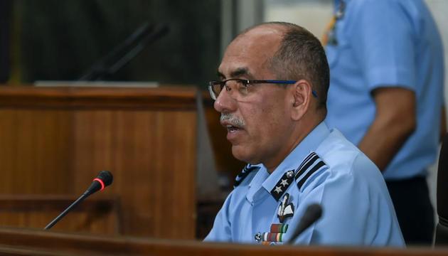 Air Vice Marshal RGK Kapoor addresses a press conference at South Block in New Delhi, April 8, 2019. The IAF released radar images which show a Pakistani F-16 vanishing in a matter of eight seconds(PTI)