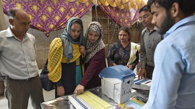 New Delhi, India - March 27, 2019: Election Commission officials give a demonstration of Electronic Voting Machine (EVM) and Voter Verified Paper Audit Trail (VVPAT) machines that will be used in the upcoming Lok Sabha elections, at Daryaganj, in Delhi, India, on Wednesday, March 27, 2019. (Photo by Sanchit Khanna / Hindustan Times)(Sanchit Khanna/HT PHOTO)