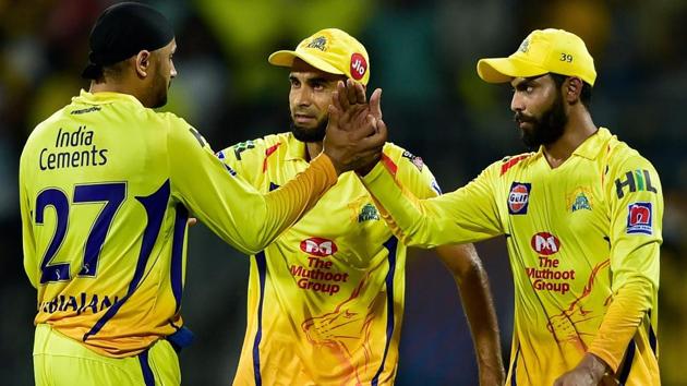 Chennai Super Kings' spinners Harbhajan Singh, Imran Tahir and Ravindra Jadeja interact.(PTI)