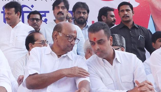 NCP's National President Sharad Pawar and Congress candidate Milind Deora during the public meeting near Alankar cinema , Girgaon in Mumbai, India, on Wednesday, April 10, 2019. (HT PHOTO) NCP's National President Sharad Pawar and Congress candidate Milind Deora during the public meeting near Alankar cinema , Girgaon in Mumbai, India, on Wednesday, April 10, 2019. (HT PHOTO)