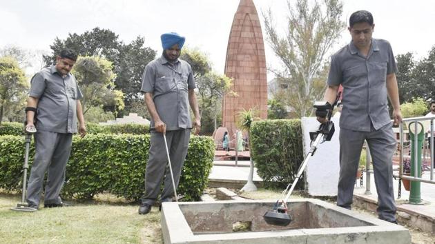 Punjab police personnel at the Jallianwala Bagh on Thursday ahead of its 100th anniversary in Amritsar being celebrated on April 13.(HT Photo) Punjab police personnel at the Jallianwala Bagh on Thursday ahead of its 100th anniversary in Amritsar being celebrated on April 13.(HT Photo)