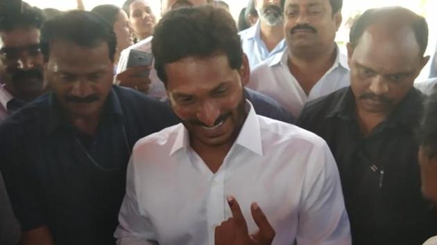 YSR Congress chief Jagan Mohan Reddy after casting his vote in Pulivendual constituency in Andhra Pradesh, which is voting in assembly and Lok Sabha elections simultaneously on Thursday.(HT Photo) YSR Congress chief Jagan Mohan Reddy after casting his vote in Pulivendual constituency in Andhra Pradesh, which is voting in assembly and Lok Sabha elections simultaneously on Thursday.(HT Photo)