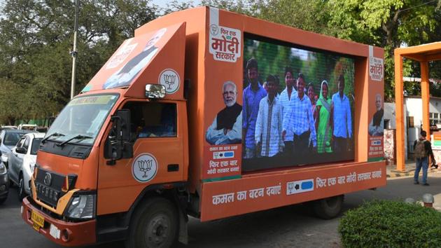 BJP’s 'Video Rath' was launched by its Delhi unit chief Manoj Tiwari on Wednesday, April 10, 2019. (Sushil Kumar/HT PHOTO) BJP’s 'Video Rath' was launched by its Delhi unit chief Manoj Tiwari on Wednesday, April 10, 2019. (Sushil Kumar/HT PHOTO)