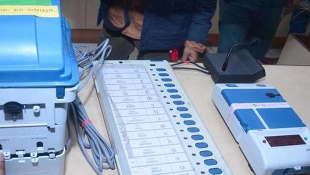 A view of an Electronic Voting Machine (EVM) and Voter verifiable paper audit trail (VVPAT). Image for representation.(HT file photo)